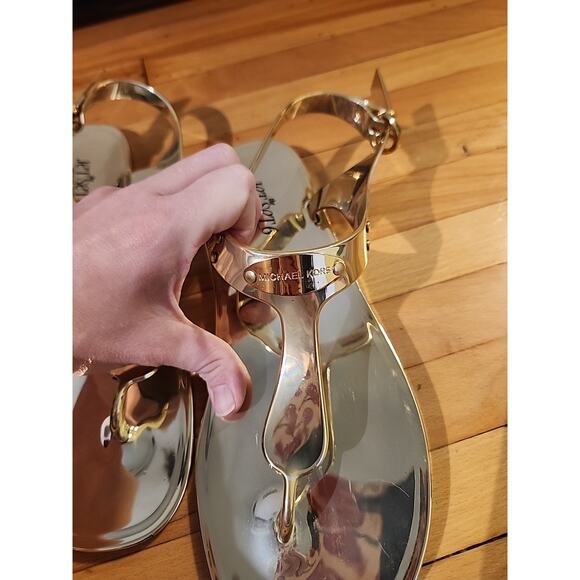 Michael Kors Size 9 Jet Set Signature Flip Flops Gold Logo NWOB - Picture 3 of 6